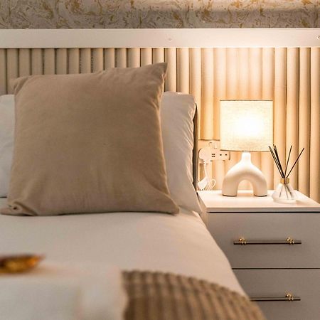 Central Apartment In The Heart Of Notting Hill London Eksteriør billede