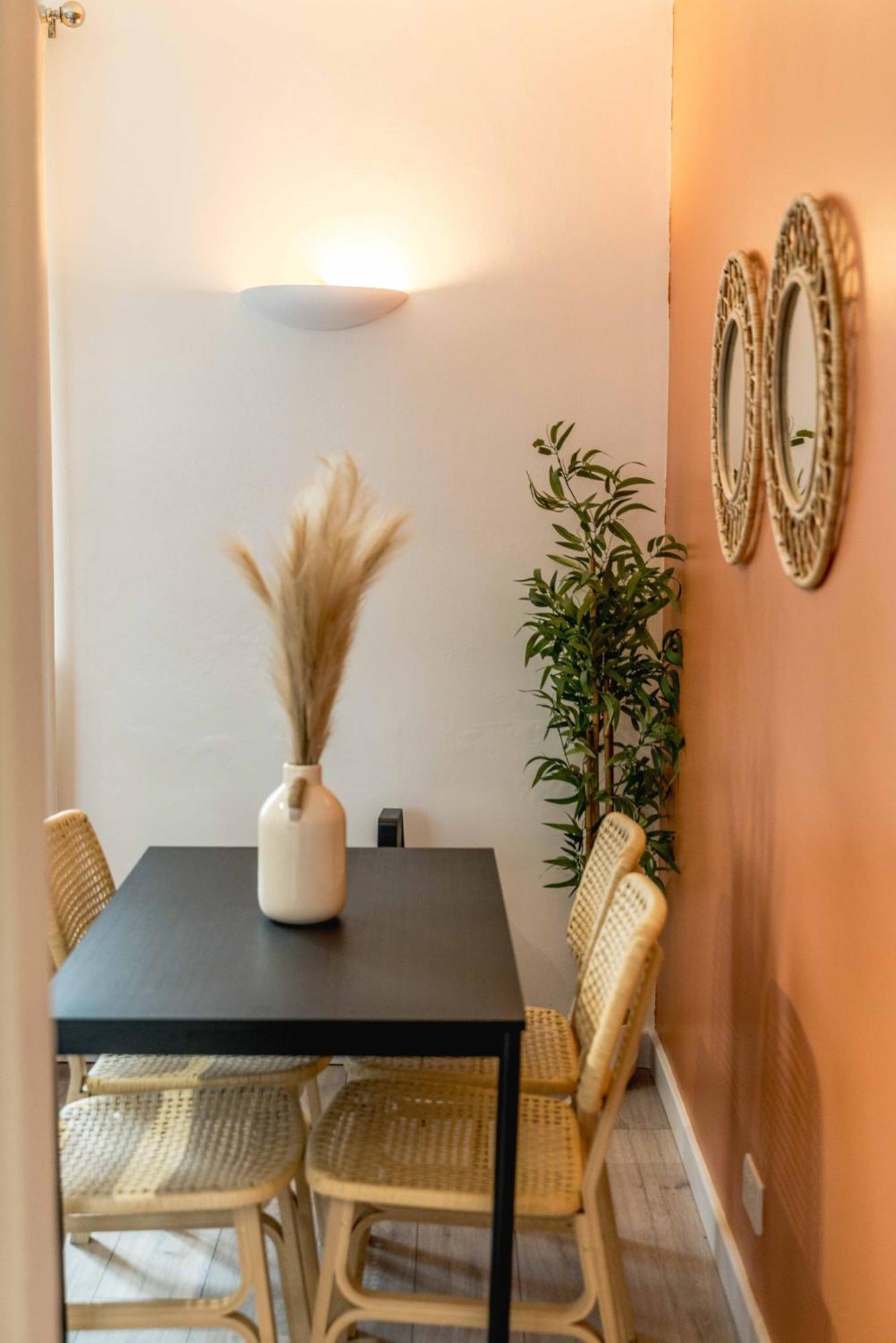 Central Apartment In The Heart Of Notting Hill London Eksteriør billede